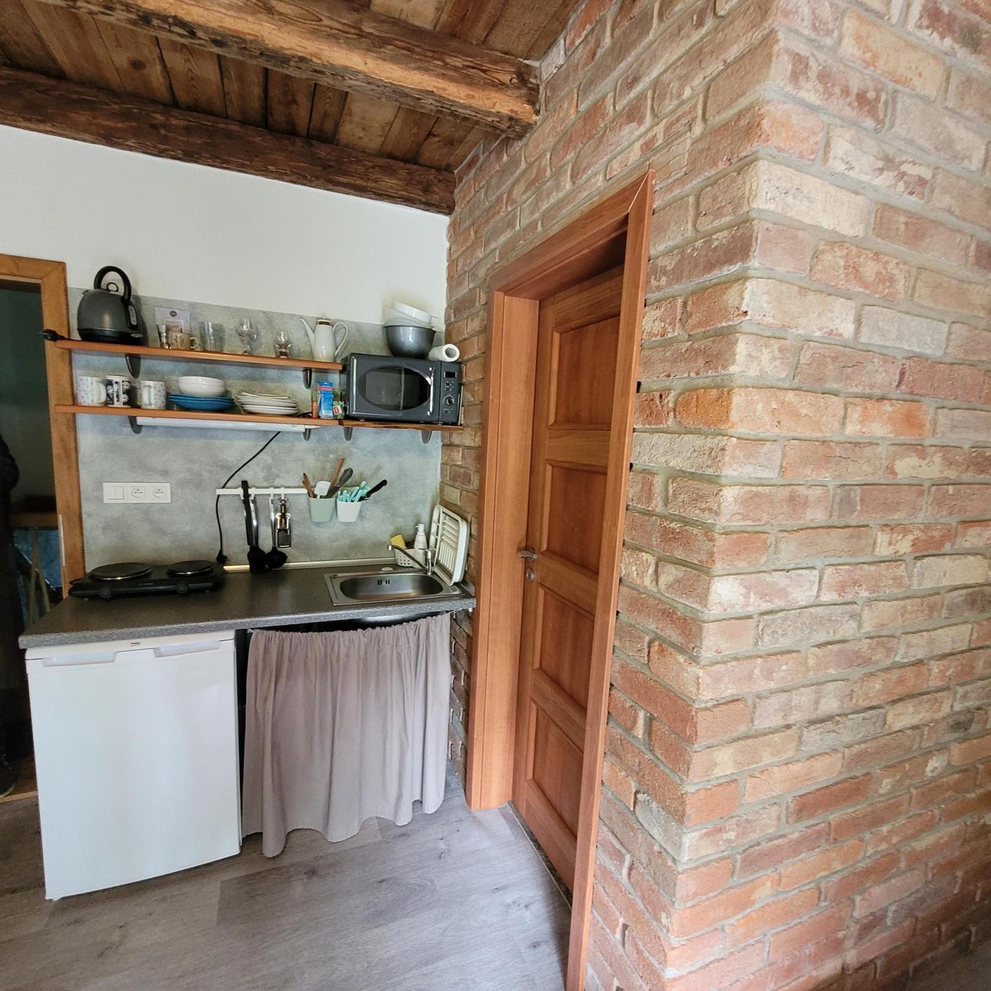 Chloumek Apartman Bela  Kültér fotó