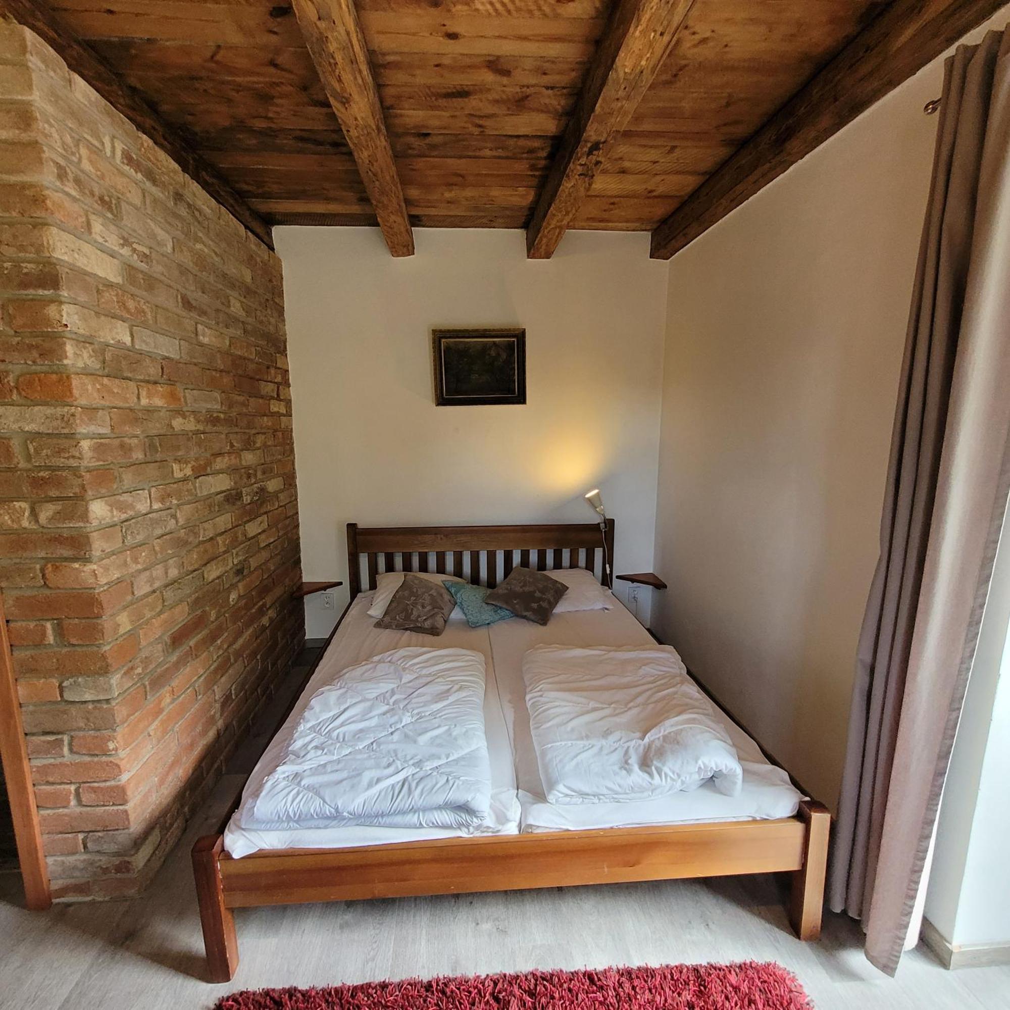 Chloumek Apartman Bela  Kültér fotó